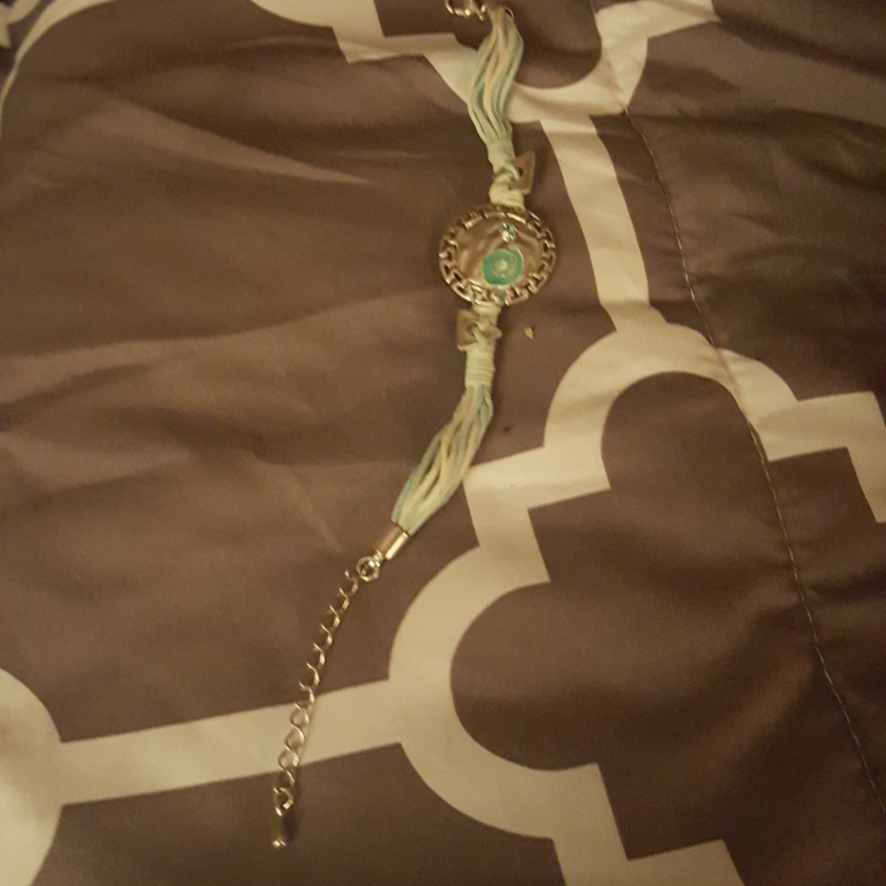Multicolored string bracelet - Picture 3 of 3